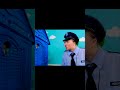 警察官は犯人を見つけることができました。