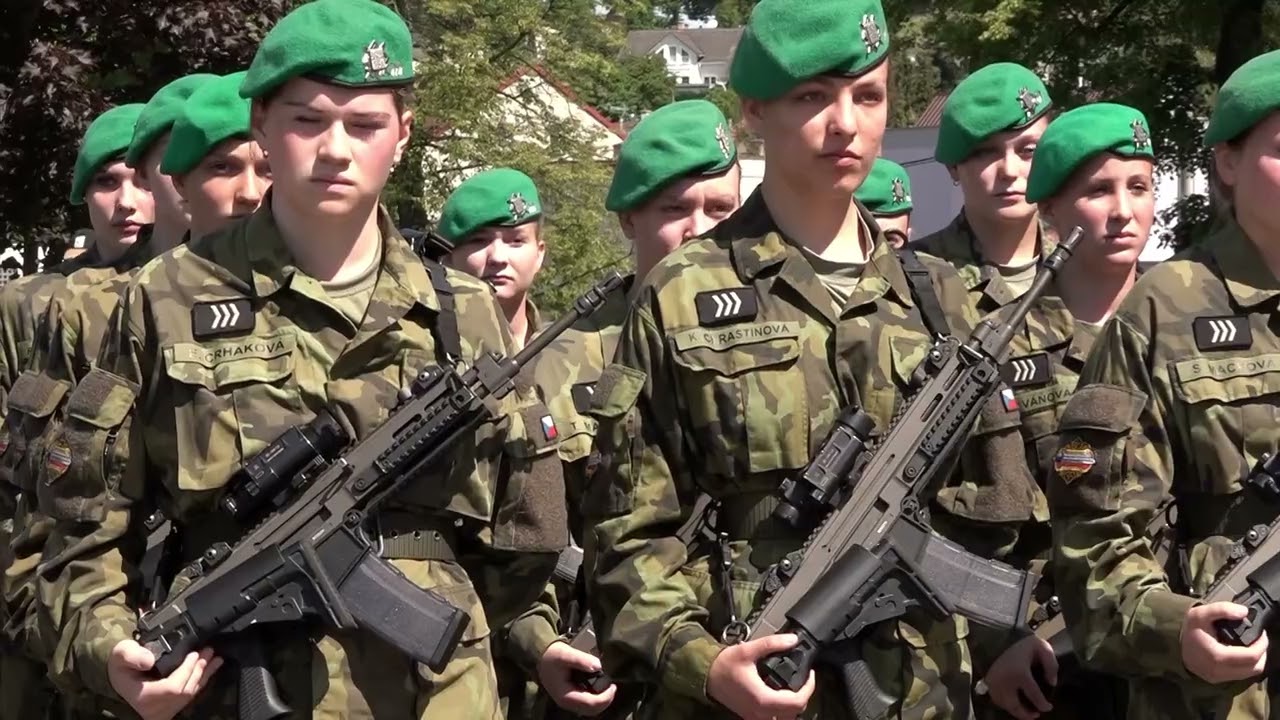 Absoloventi vojenské střední školy