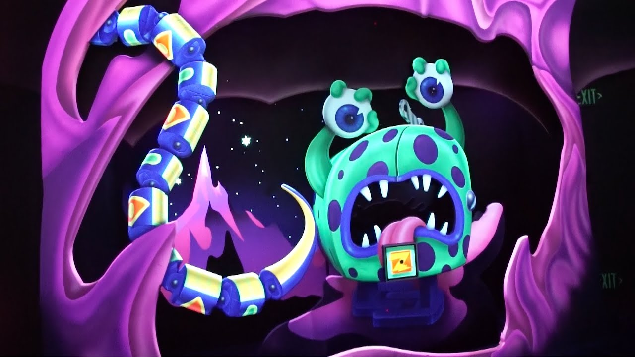 [Extreme Low Light] Buzz Lightyear Astro Blasters - Disneyland (Anaheim, California) poverty level 2019