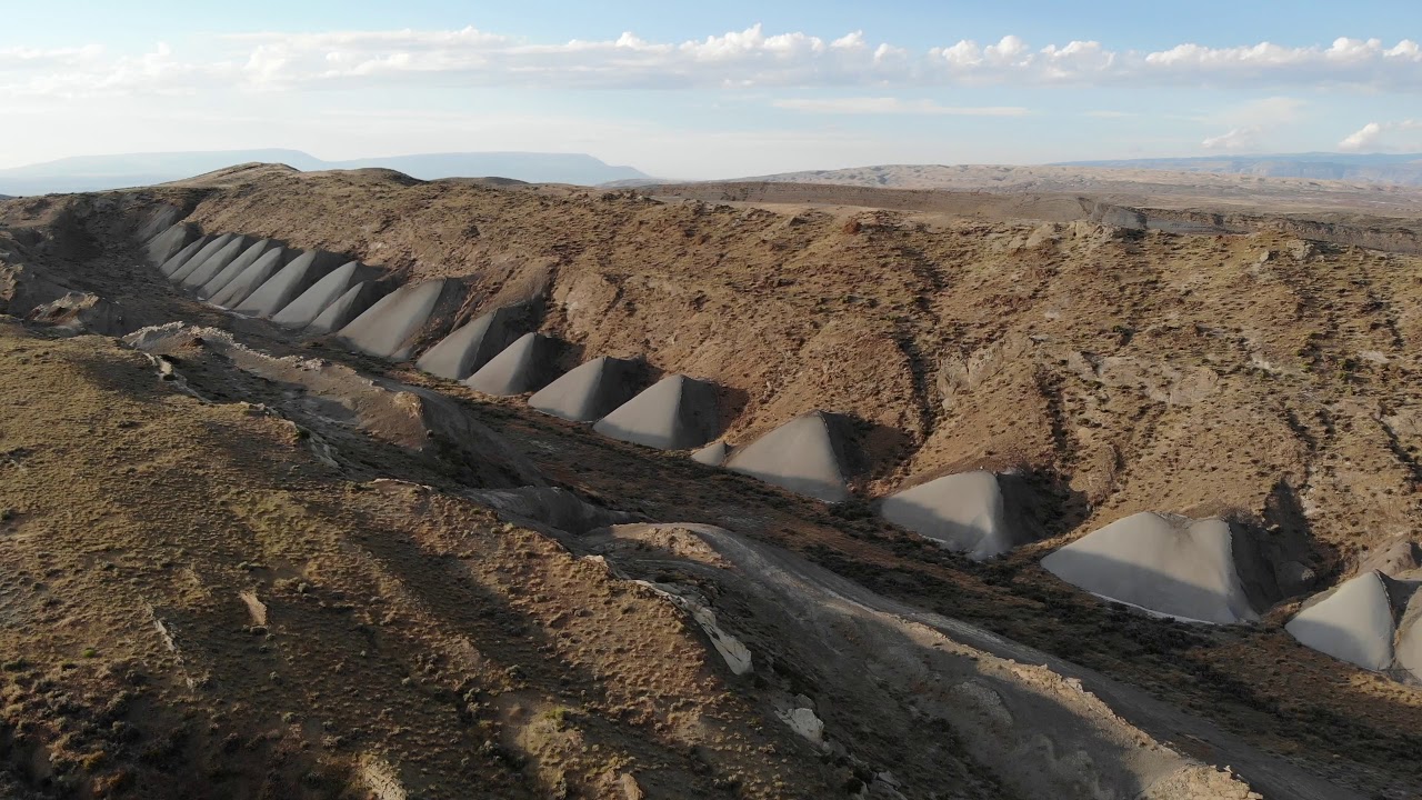 Bentonite Outcrops in Wyoming YouTube