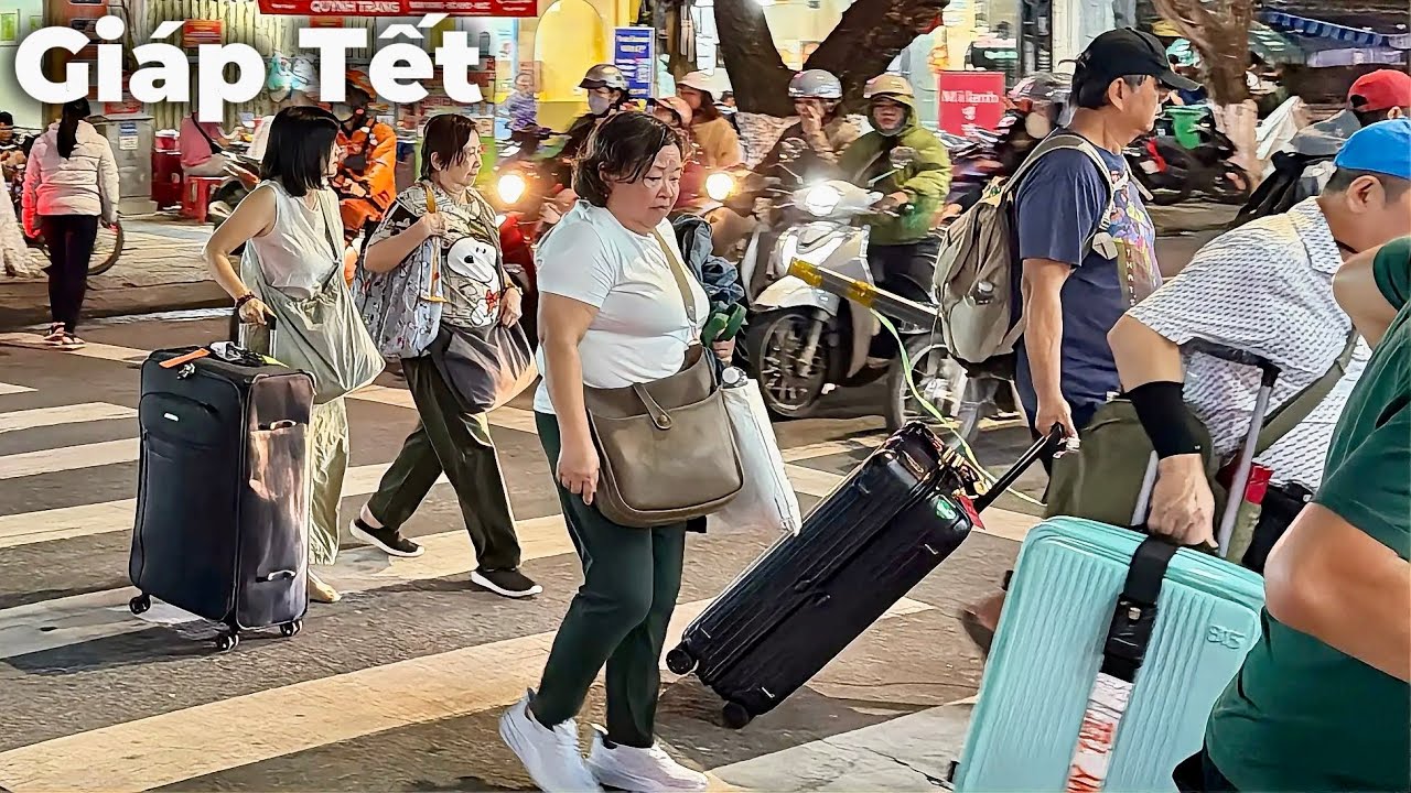 Đà Nẵng đêm giáp Tết, người đến vội – kẻ đi xa