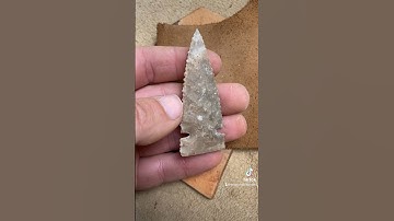Flintknapping a Hunting Point #flintknapping #bowhunting #archery #chert #knapping #arrowhead