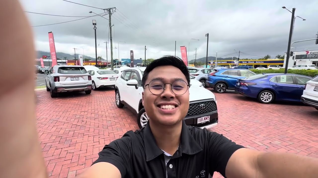 Сертифицированный Toyota Corolla Cross Hybrid 2024 года с пробегом 15 000 км**. Виртуальный HD-ту...