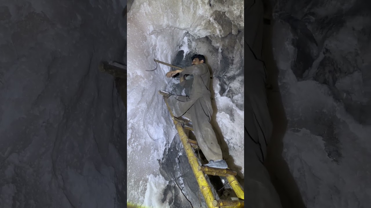 Himayalan salt extraction