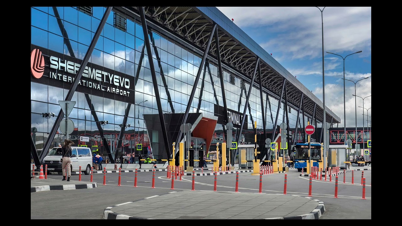 Объявления в аэропорту Шереметьево и Казани
