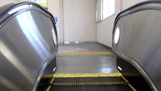 西武新宿線井荻駅2番線ホーム 日立製エスカレーター HITACHI Escalators/l'escalator