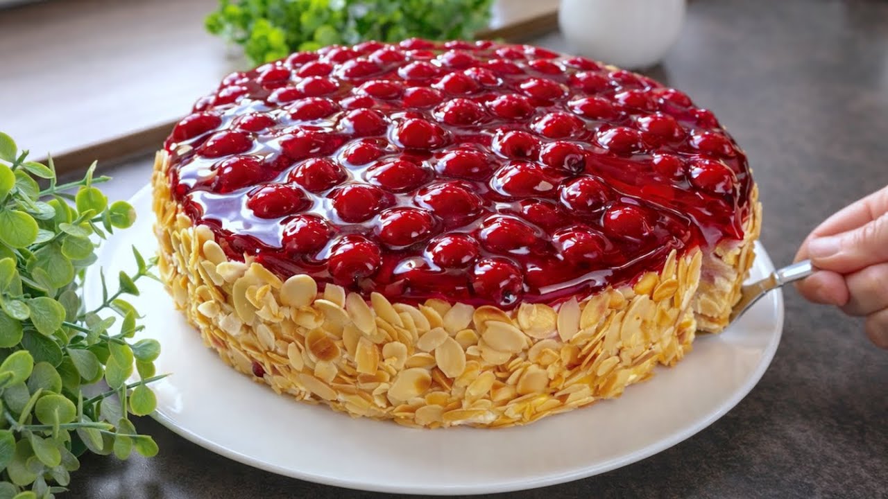 Я пеку этот влажный торт каждый Новый год! Он простой и невероятно вкусный.