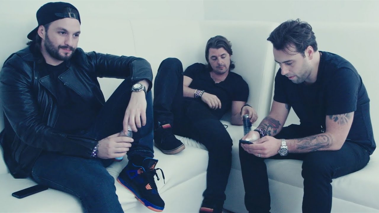 Review leave the world behind