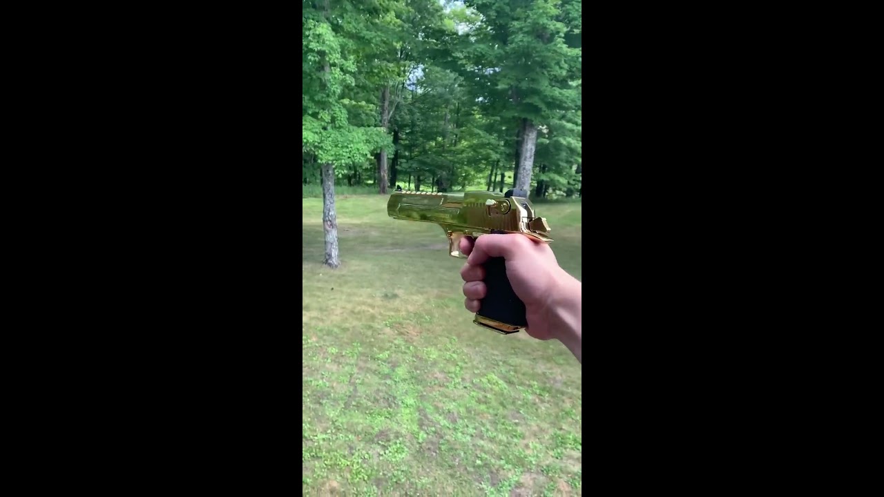 Shooting Deadpool S Gold Desert Eagle 50 AE