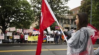 Washington'da Türkler ve Ermeniler karşılıklı gösteri düzenledi Resimi