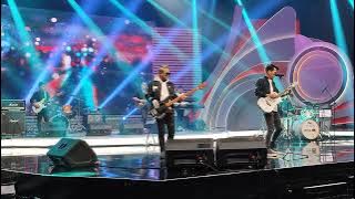 ST12 - Cukup Sampai Disini (Fans Cam Live in TVRI)