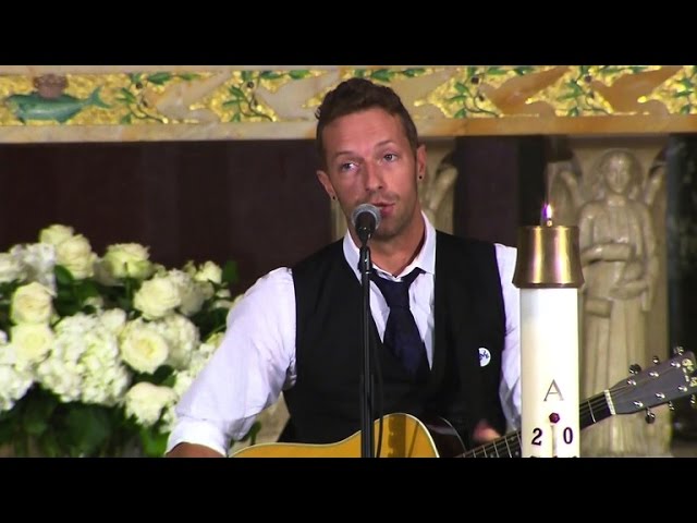 Coldplay's Chris Martin plays at Beau Biden funeral class=