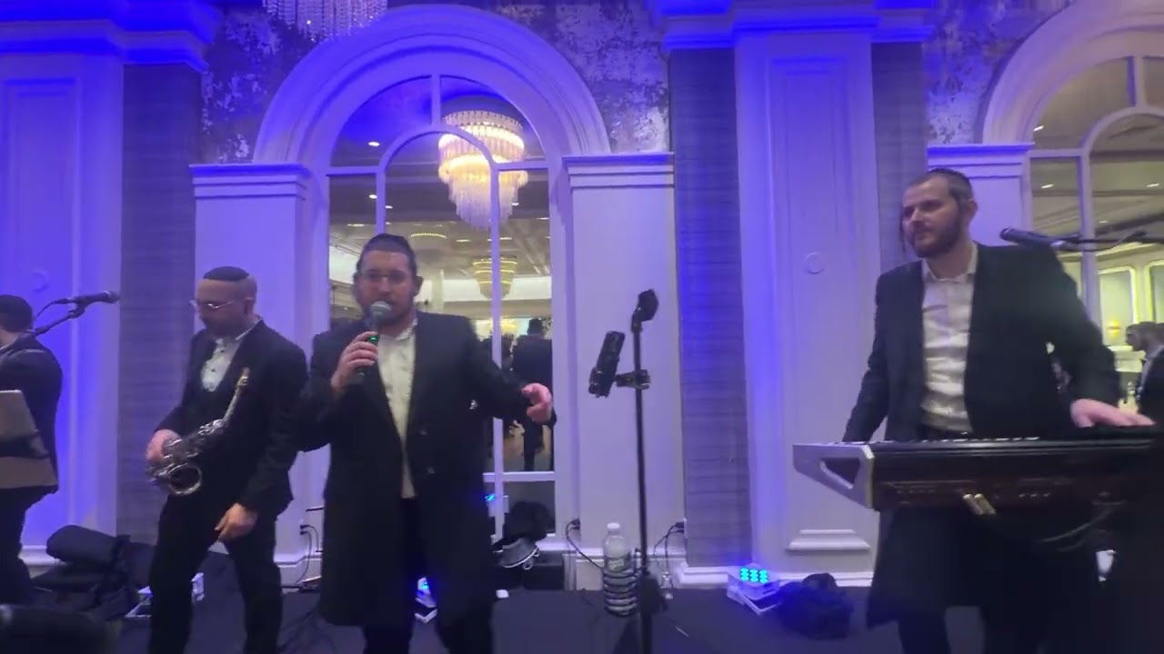 Hershey Langsam on the keys & Kalmy Schwartz @ Yossi Indig & Fleischmen Hit