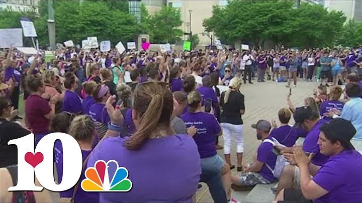 Nurses show support for RaDonda Vaught