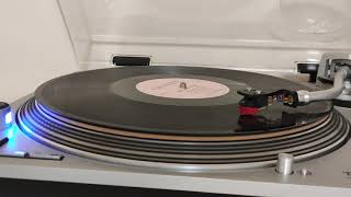 Famous Biff Bang Pow! - She Never Understood - Vinyl Profile