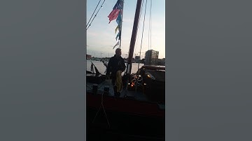 Oud schip aan de Zaan voor Sail 