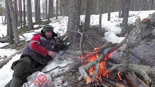 СЕКРЕТНОЕ ОЗЕРО НЕ ПЕРЕСТАЁТ УДИВЛЯТЬ! КАБАН ХОДИТ РЯДОМ, А РЫБА САМА ЛЕЗЕТ НА ЛЁД! (первая часть)