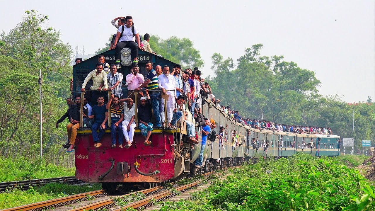 extremely-overcrowded-bangladesh-train-akhaura-to-dhaka-titas
