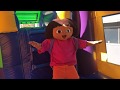 EXPLORER GIRL IN THE BOUNCE HOUSE EXPLORADORA EN BIRNCA BRINCA 