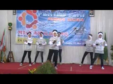 Dance Pentas Seni MTsN Aryojeding 2011_9B