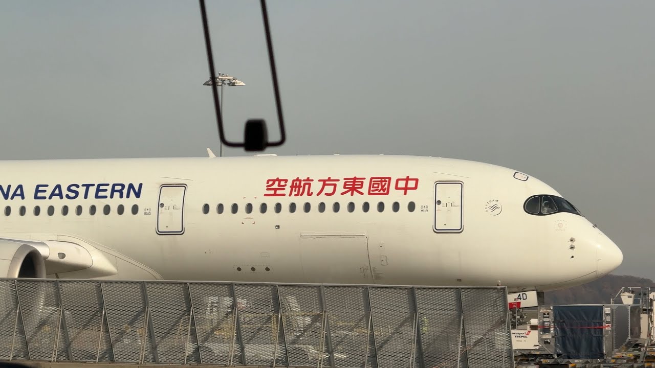 [Front view-4K] Shuttle bus to China Eastern Airlines flight at Geneva ...
