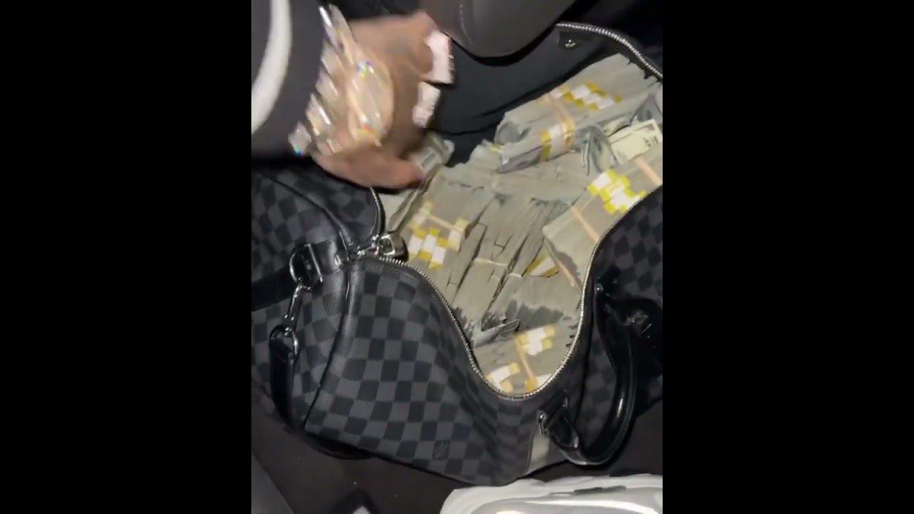 6ix9ine Dares Someone To Pressed Him With 1 Million Of Cash On