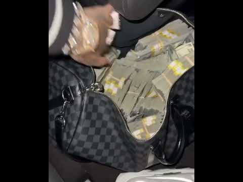 6ix9ine Dares Someone To Pressed Him With 1 Million Of Cash On Him