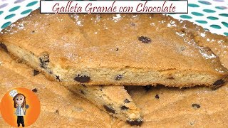 Galleta grande con gotas de chocolate | Receta de Cocina en Familia