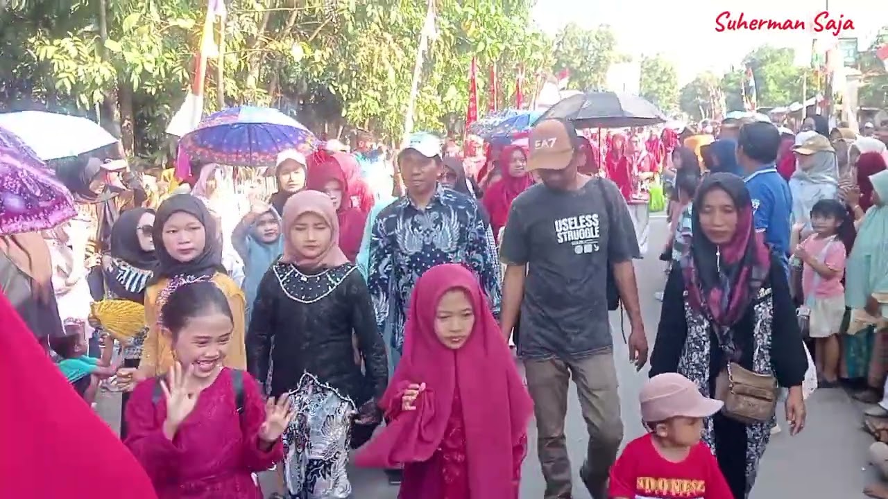 AKSI MAYORET DRUMBAND SDN PENDE 02 DI DEPAN PANGGUNG KEHORMATAN 