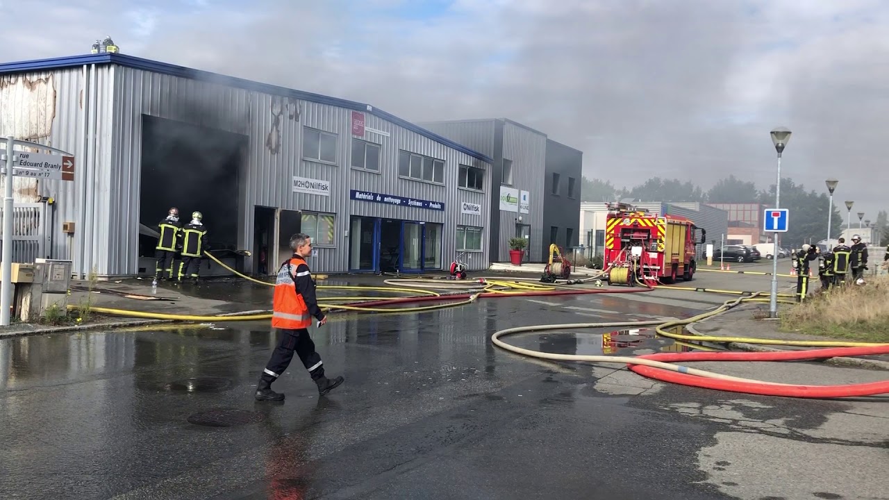 Feu dans une entreprise à SainteLucesurLoire. YouTube