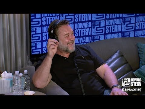 Russell Crowe Bought a Dinosaur Head From Leonardo DiCaprio