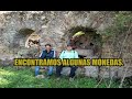 Buscando tesoros en hacienda y cueva, encontramos algunas monedas.