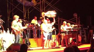 Patrick Kane & Jimmy Buffett & Stanley Cup singing "Volcano", Tinley Park (Chicago) 6-27-2015