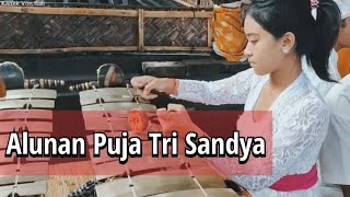 Alunan Puja Tri Sandya #bali