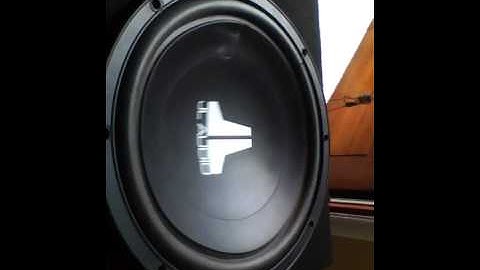 JL Audio 12w3v2 king kong in da trunk