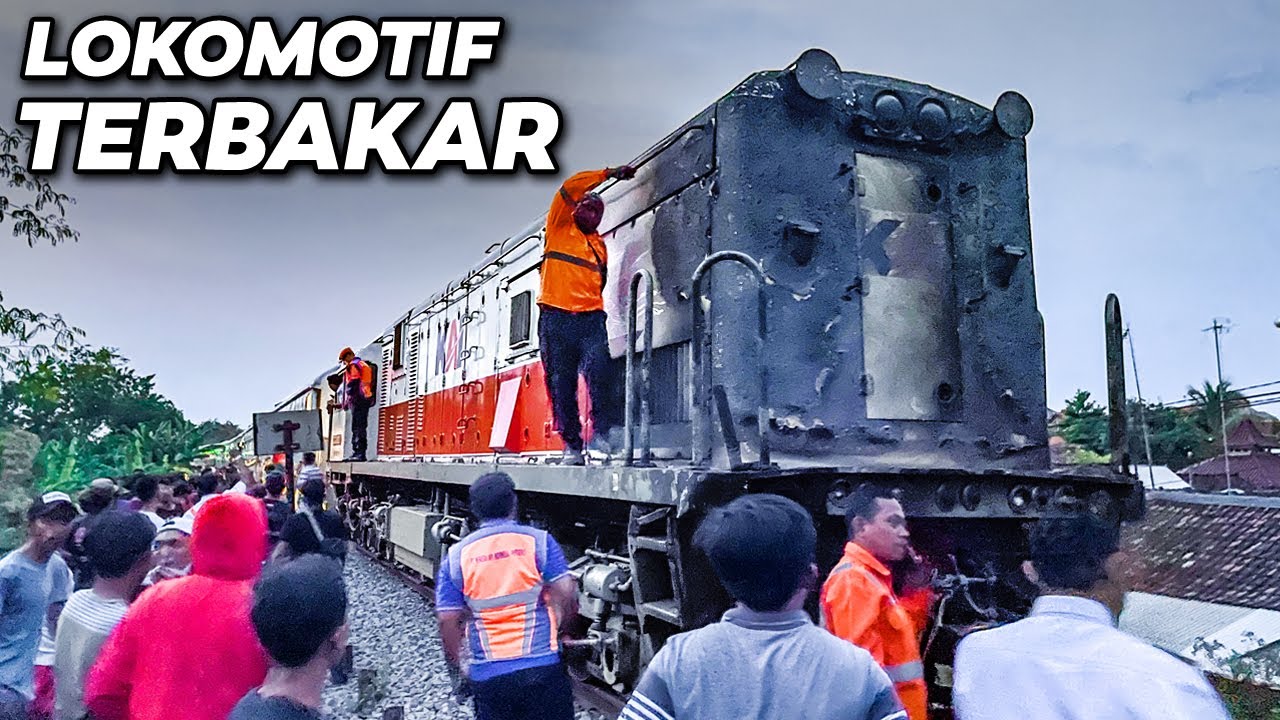 NABRAK MOBIL SAMPAI LOKOMOTIF TERBAKAR !! KA LOGAWA MENABRAK MOBIL SAMPAI TERBAKAR DAN GOSONG
