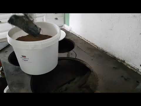 Video: Hur får man lerfläckar från däcken?