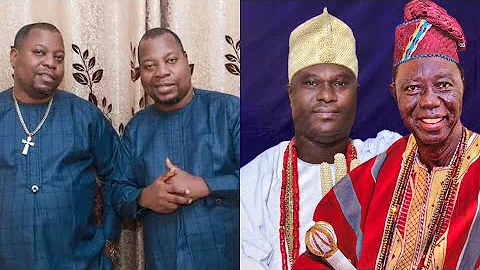 Adegbodu Twins sing for the new king of Modakeke as he dance with joy.