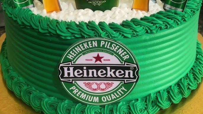 Bolo heineken quadrado com topper