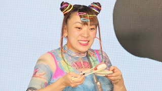 フワちゃん、醤油皿を見てすでによだれ!?熟成・中トロをわたあめに例える／くら寿司オンラインイベント