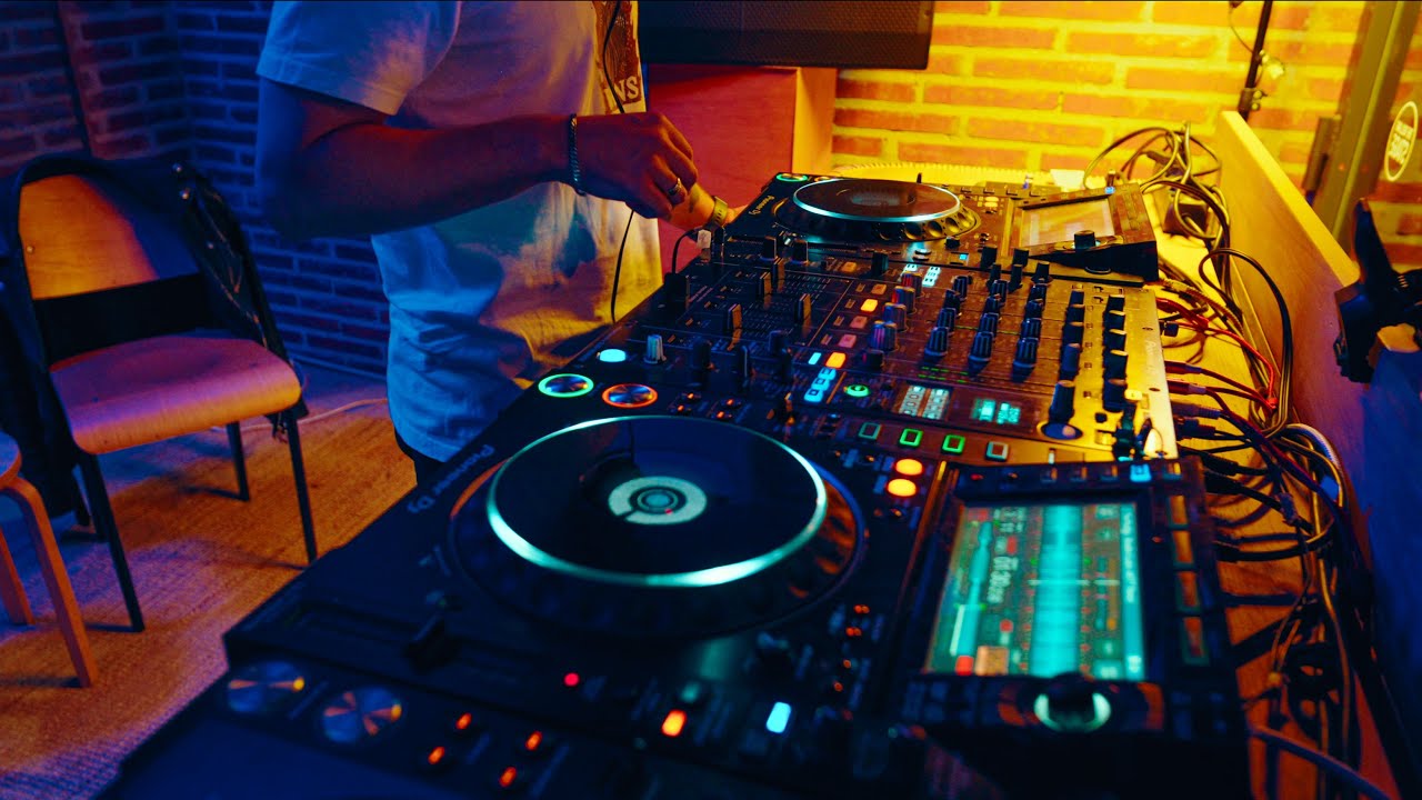 NELIN b2b HUTZ - Progressive City 064 | Progressive House & Melodic House DJ Mix [Barcelona, 4K]