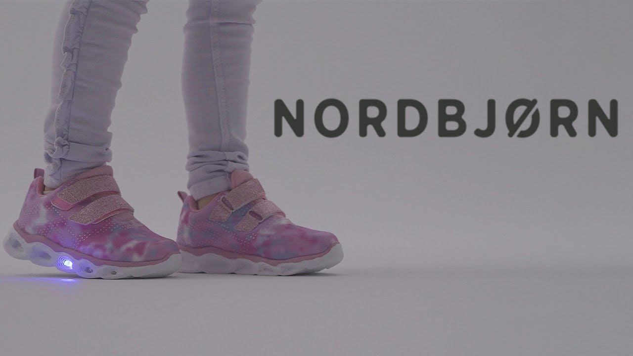 Nordbjørn Blinking Shoes - YouTube