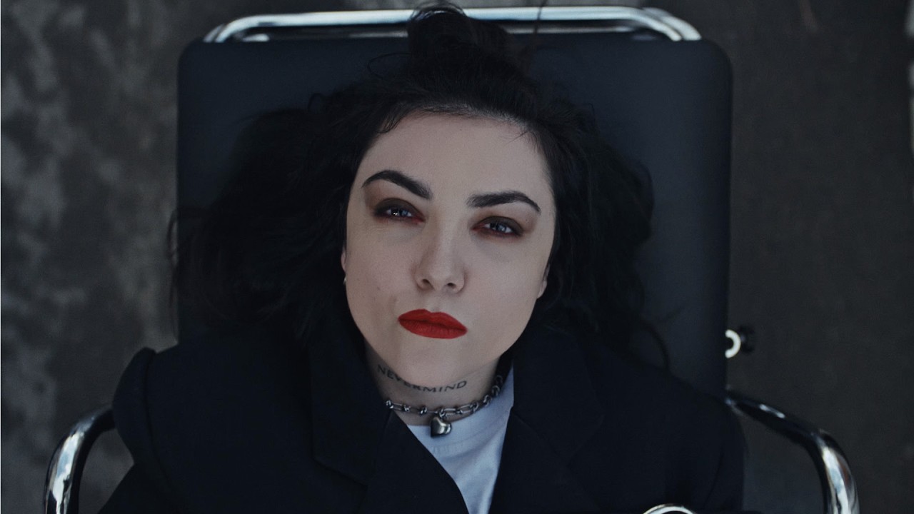 Hoshi - Bonjour docteur (Clip officiel)