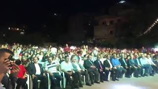 اليسار رقص شرقي سمعها