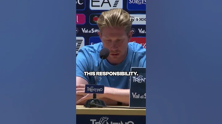 Kevin De Bruyne can't believe he was given the number 10 shirt for Napoli training 🤩