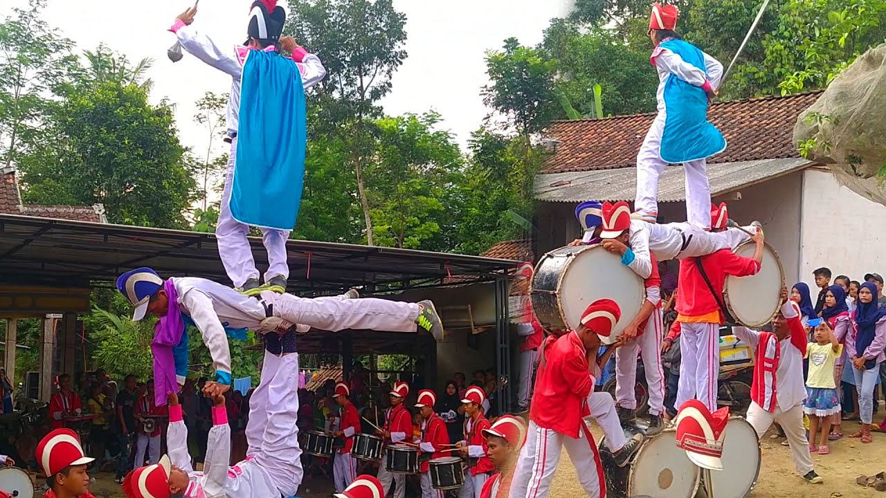 DRUM BAND AL AZHAR ATRAKSI LUAR BIASA DI POCANGAN SUKOWONO JEMBER