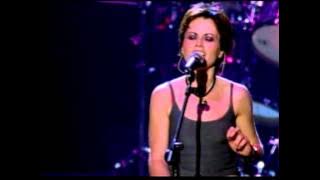 The Cranberries - Ode to my family (live Beneath the Skin 1999)