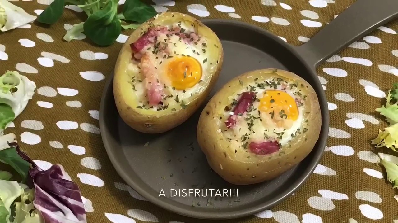 Nidos de patata con bacon, queso y huevos de codorniz