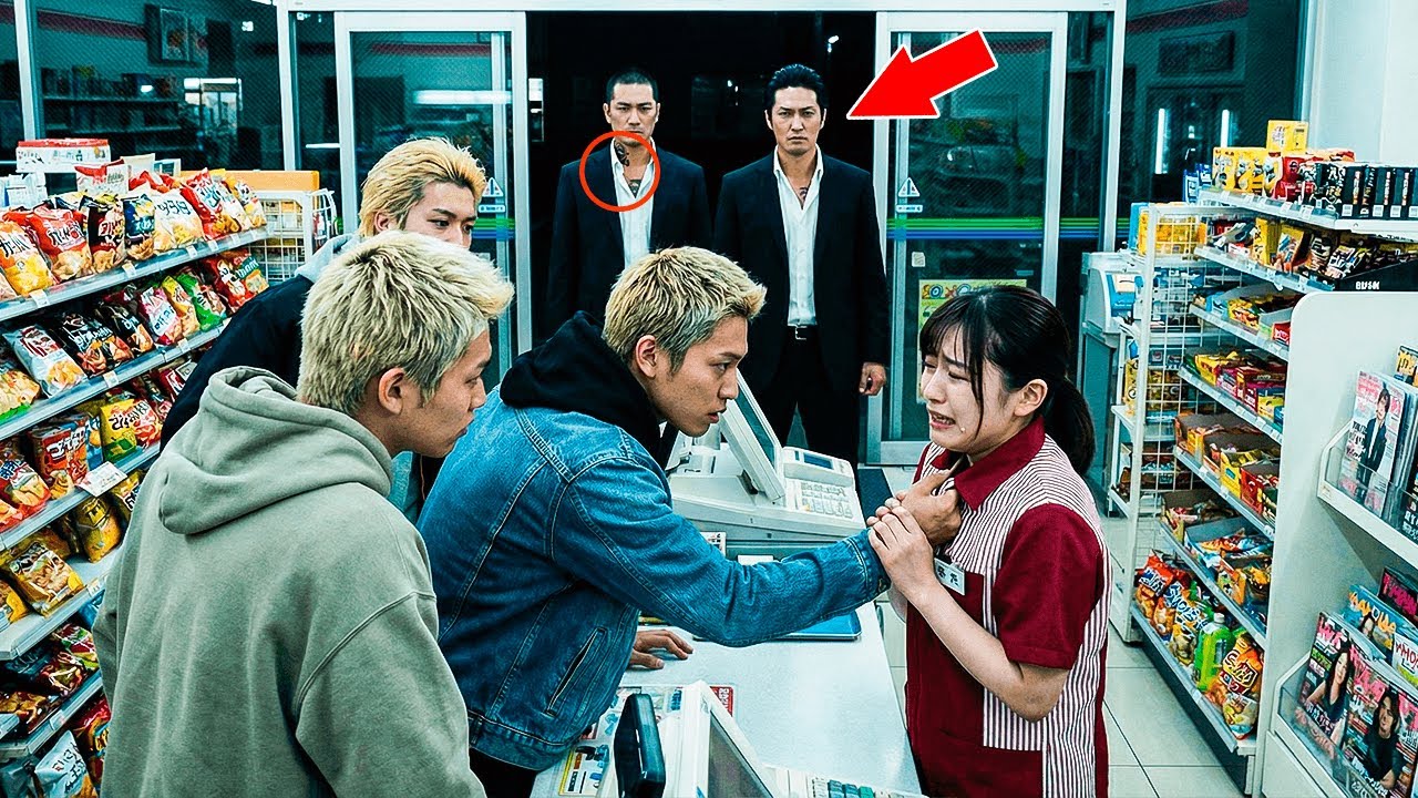 コンビニの閉店後、不良グループが若い店員を執拗に嫌がらせしていたが、店内にまだ「ヤクザ」がいることに気づいていなかった。