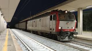 La spettacolare partenza della E652 085